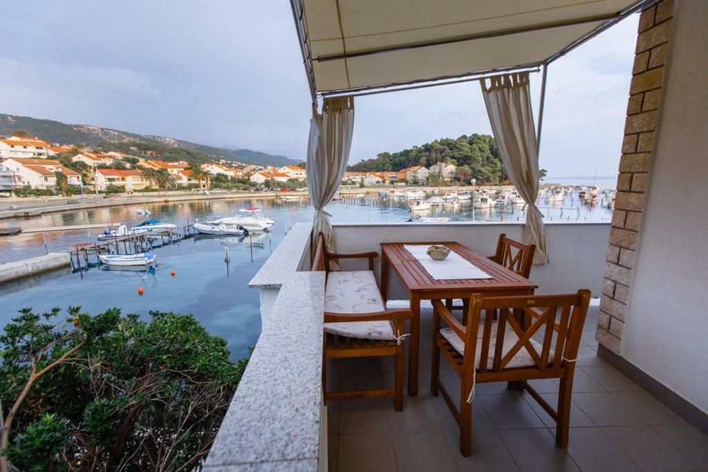 Apartmani Maris III Rab Town Esterno foto